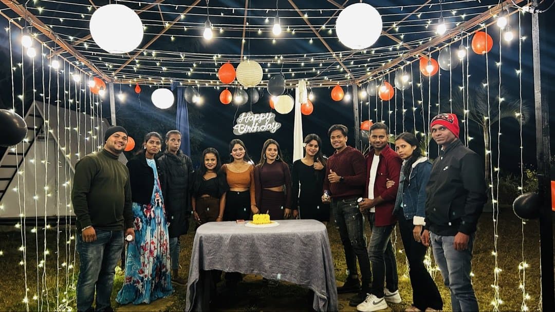 Campingsthan tent setup at sunset