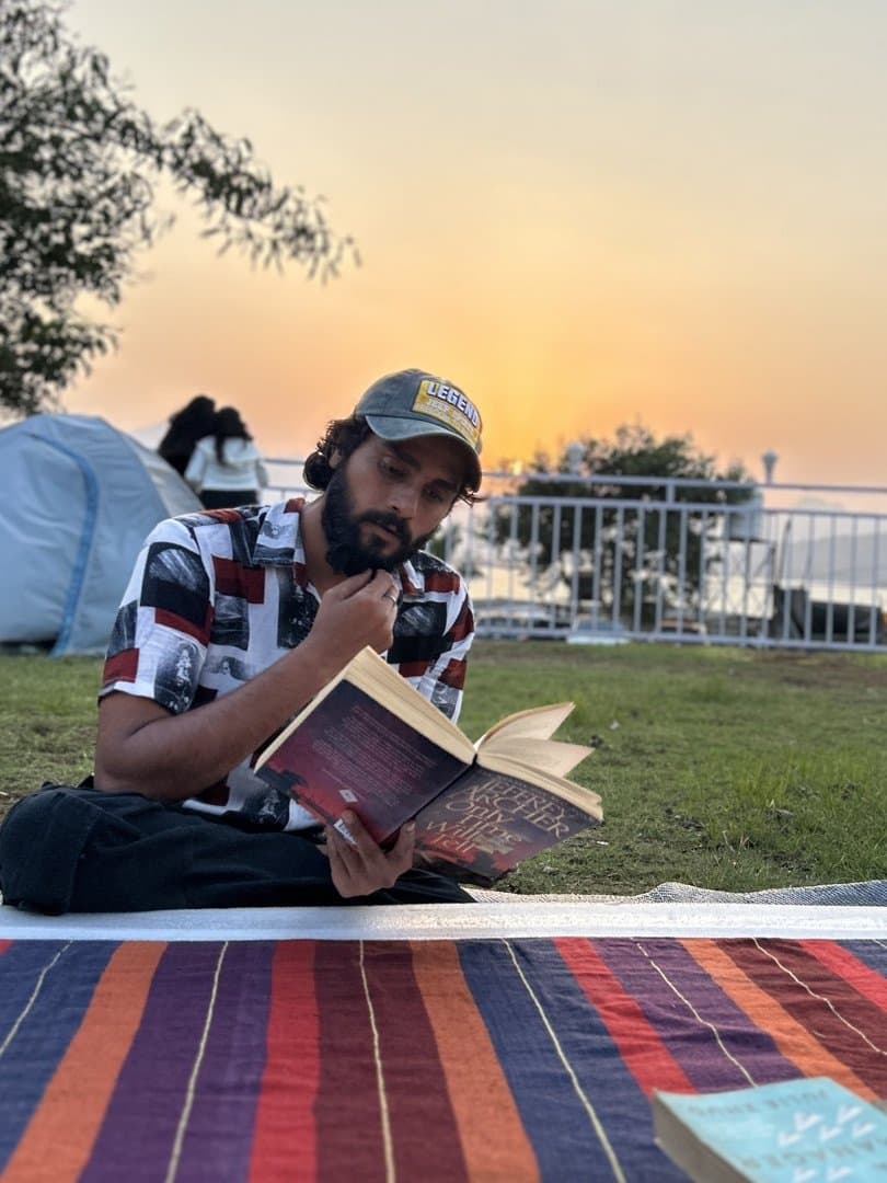 Campingsthan tent setup at sunset