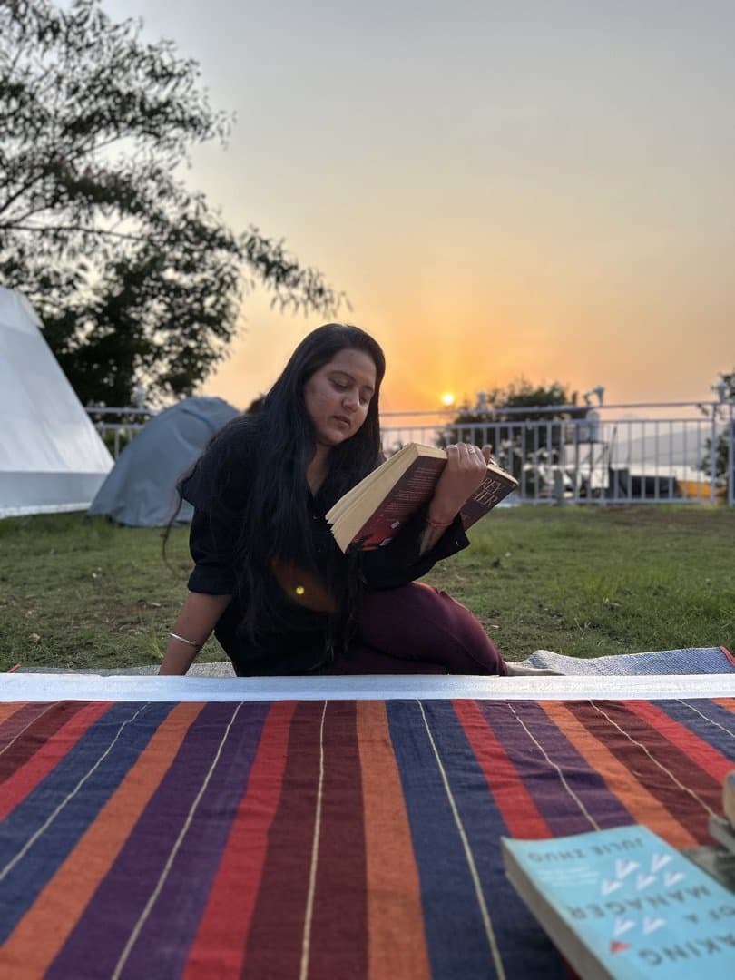 Campingsthan tent setup at sunset